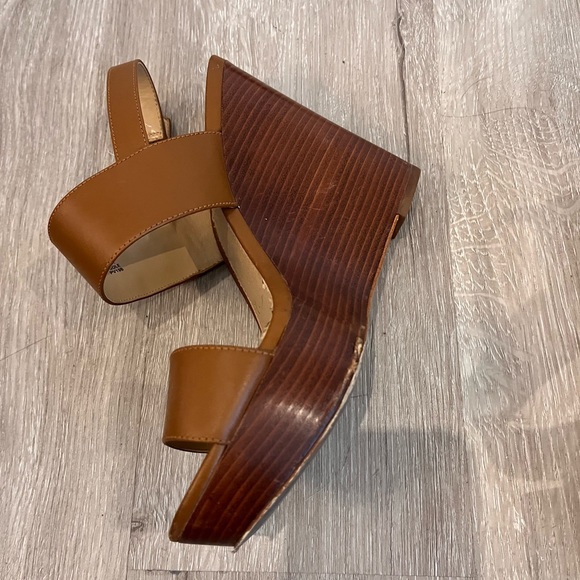 Michael Kors Jet set platforms - Picture 3 of 10